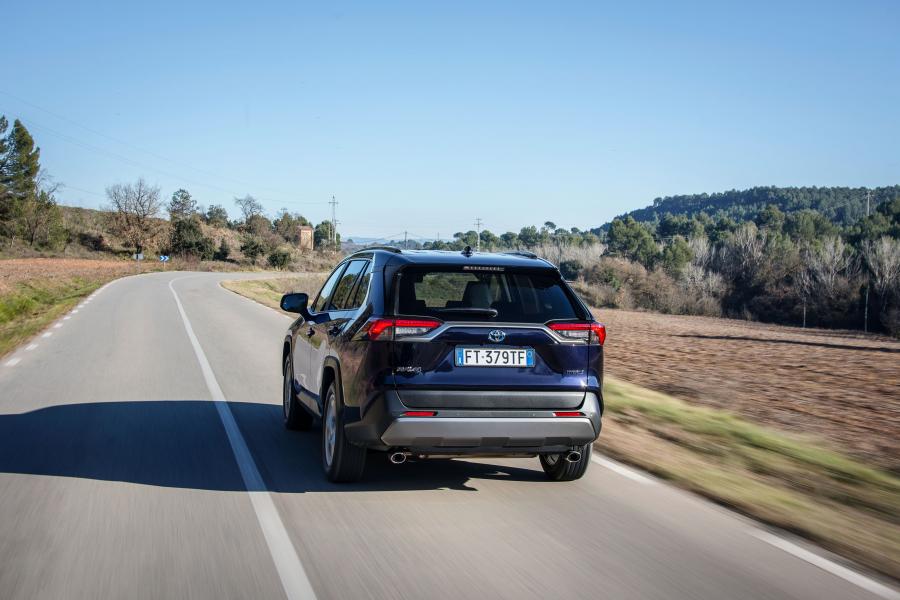  Toyota RAV4 Hybrid 2019 года  (WW) (фото 11 из 26)